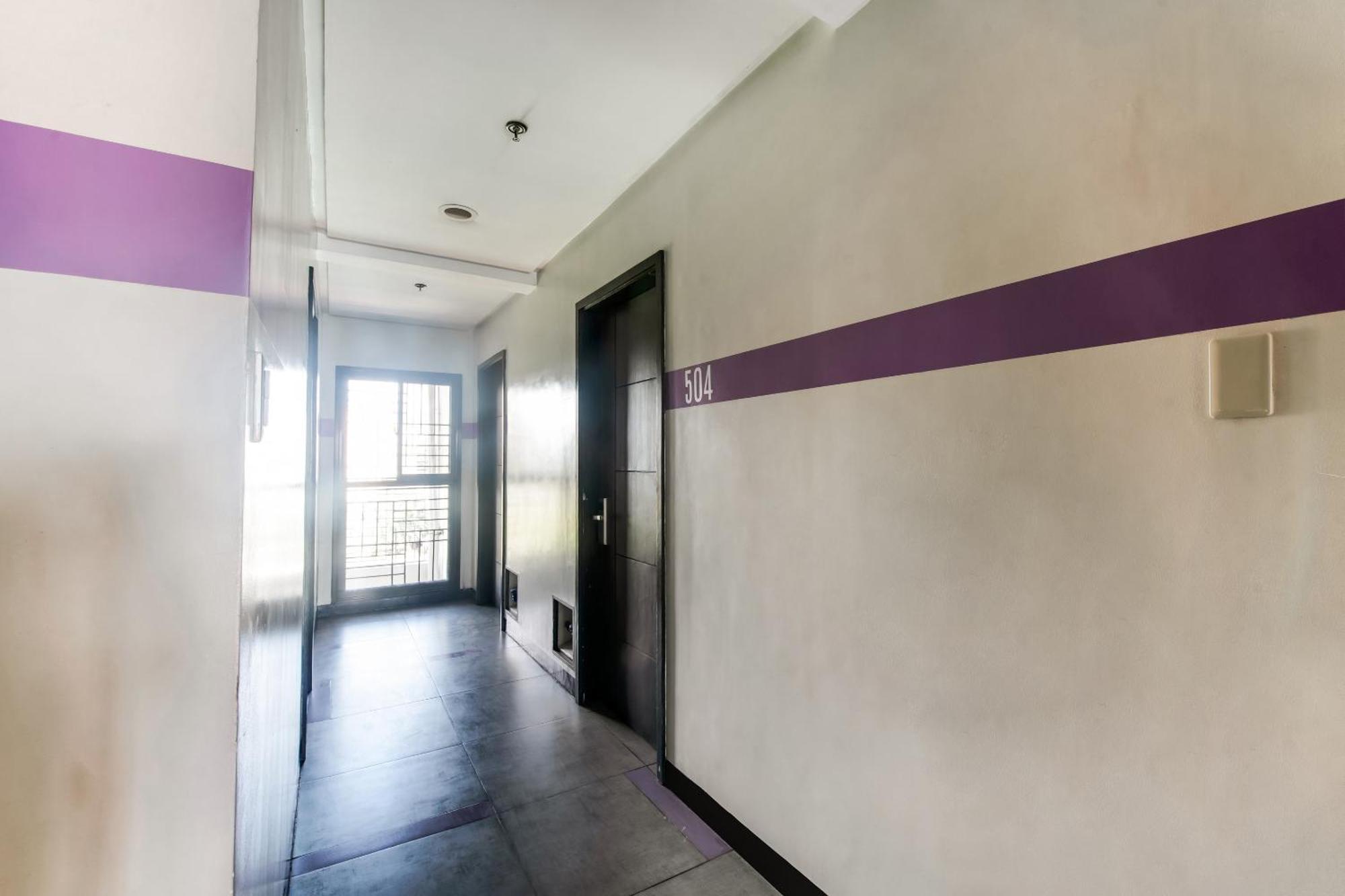 Oyo 136 Regal Residences Quezon City Exterior photo
